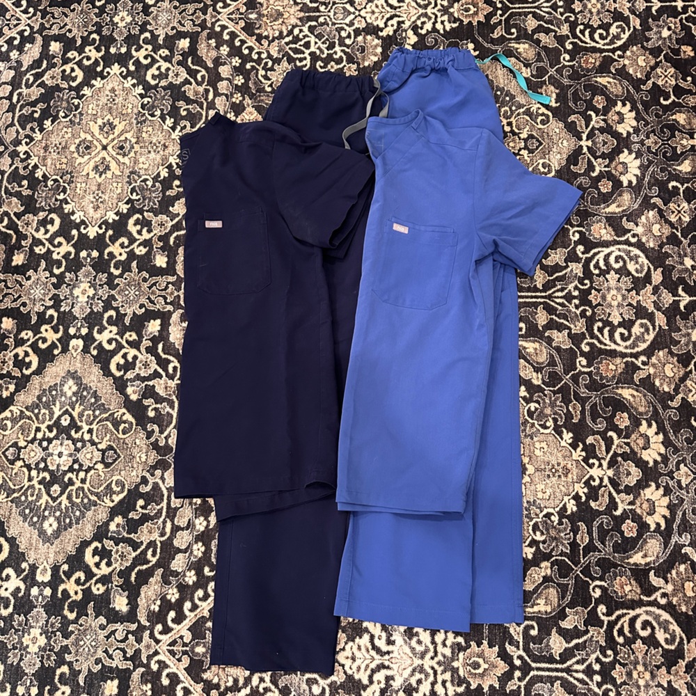 Men’s S (Navy/Denim Harbor) Figs Scrubs